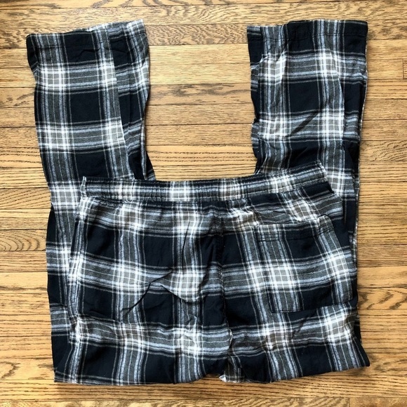 🔥5/$35🔥 Bluenotes Black & Grey Plaid Flannel Pyjama Pants | L​​ - Picture 2 of 4